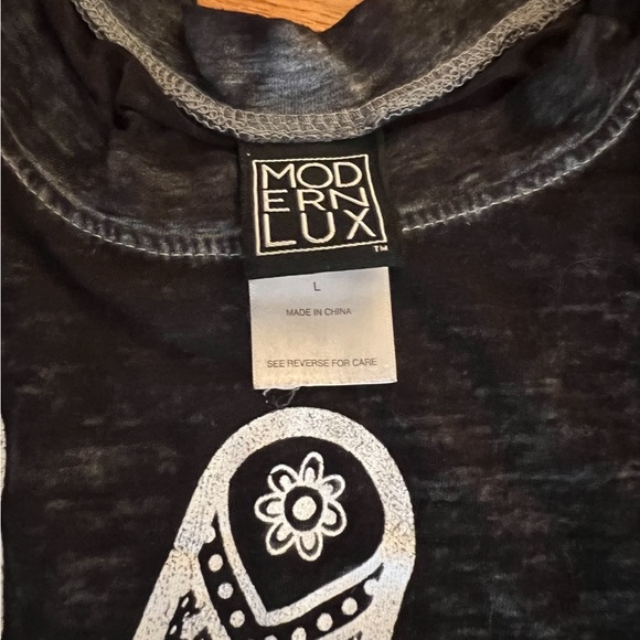 🌸modern lux t shirt large - Picture 2 of 2